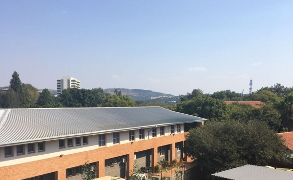 Well located bachelor for sale high up in Park street, Hatfield. Five minutes walk from UP campus. Brand new second floor flat with good finishes@ ZAR 780 000.00